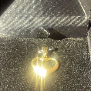 10k gold heart shape pendant with cubic zirconia stone.